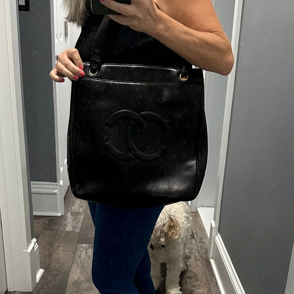 Chanel Classic Black Shoulder Bag - Picture 2 of 10